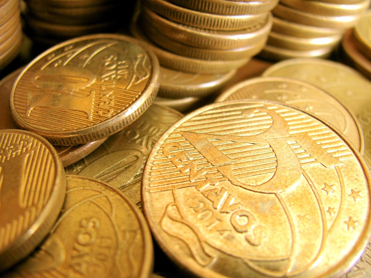 Stack of money representing recurring monthly revenue from an IPTV reseller business